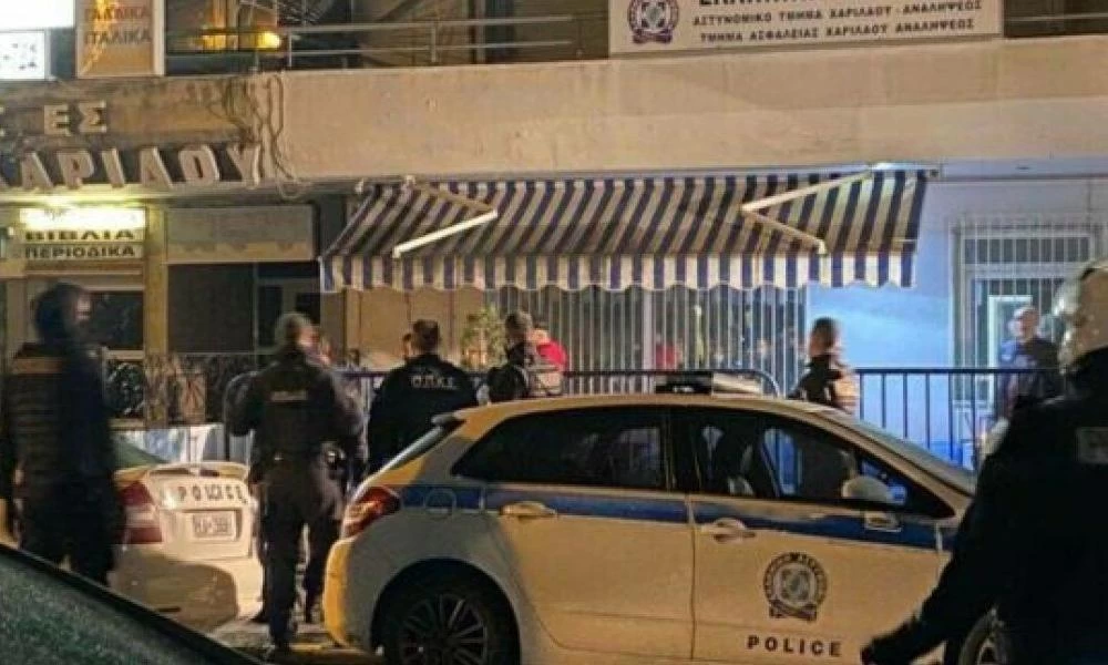 Σύρος μετανάστης αυτοτραυματίστηκε με ξυράφι έξω από αστυνομικό τμήμα